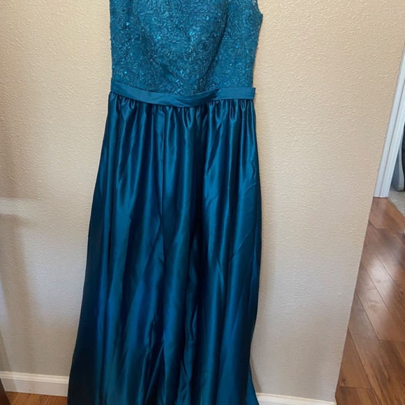 Women's Lace Prom Dresses Long Satin Slit Formal Evening Gowns with Pockets - Picture 3 of 4